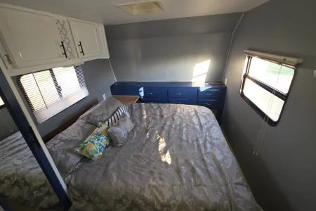 E&J Fleetwood 2004 Travel Trailer