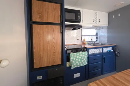 E&J Fleetwood 2004 Travel Trailer