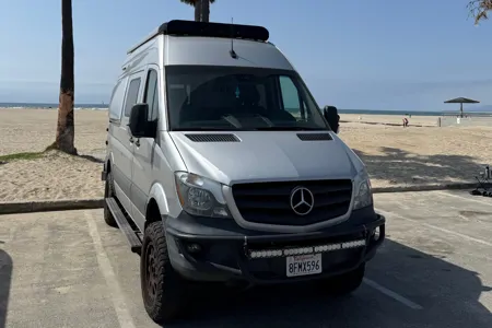 Eve - 4x4 Winnebago Revel adventure Van
