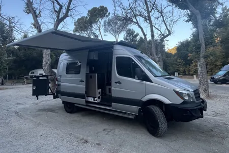 Eve - 4x4 Winnebago Revel adventure Van