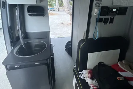 Eve - 4x4 Winnebago Revel adventure Van