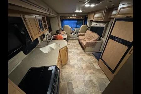 2015 Thor Motor Coach Hurricane Class A - Our Family Roadtrip & Party Bus!