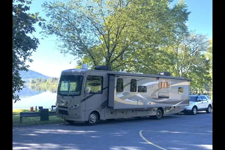 2015 Thor Motor Coach Hurricane Class A - Our Family Roadtrip & Party Bus!
