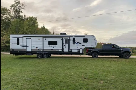 Yannick's Puma 383DSS Toy Hauler