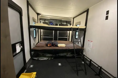 Yannick's Puma 383DSS Toy Hauler