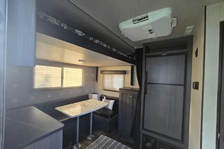 Chris 's Genesis Supreme RV Overnighter Toy Hauler