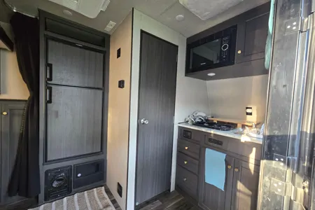 Chris 's Genesis Supreme RV Overnighter Toy Hauler