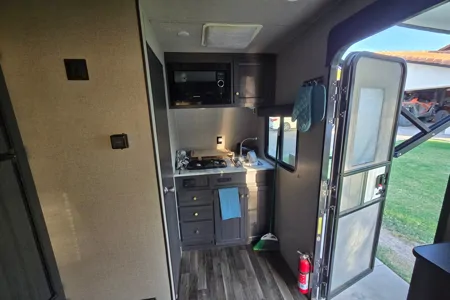 Chris 's Genesis Supreme RV Overnighter Toy Hauler
