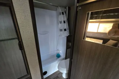 Chris 's Genesis Supreme RV Overnighter Toy Hauler