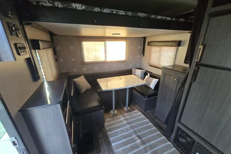 Chris 's Genesis Supreme RV Overnighter Toy Hauler