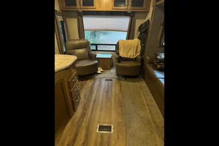 Chuck's Coachmen Catalina Travel Trailer