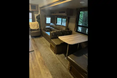 Chuck's Coachmen Catalina Travel Trailer