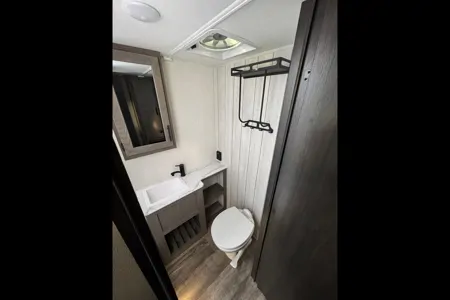 Forest River Alpha wolf 280QBS-L Travel Trailer