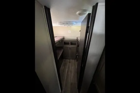 Forest River Alpha wolf 280QBS-L Travel Trailer