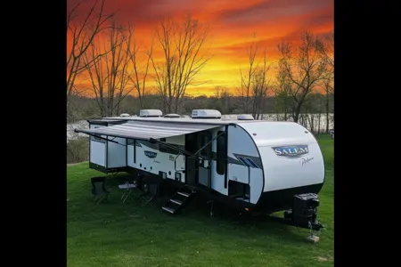 Fireside RV's 2023 Forest River Salem Platinum 31KQBTS Bunkhouse - LMI2008