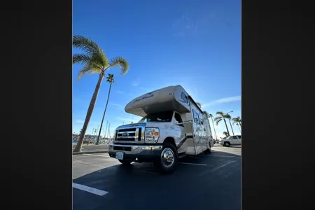 C14 - Thor Motor Coach Four Winds