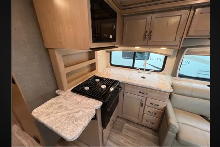 C14 - Thor Motor Coach Four Winds