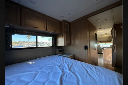 C14 - Thor Motor Coach Four Winds