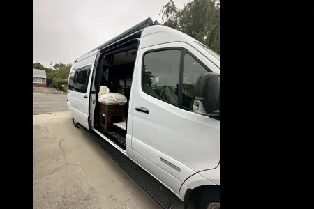 HEIDI's Winnebago boldt Class B