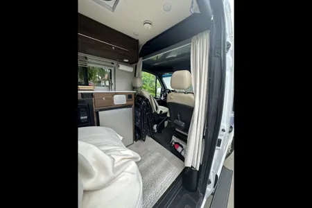 HEIDI's Winnebago boldt Class B