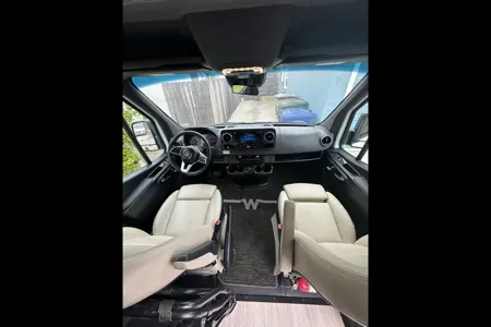 HEIDI's Winnebago boldt Class B