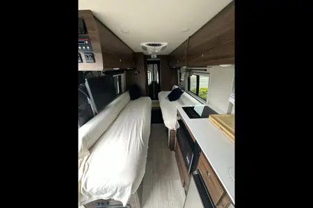 HEIDI's Winnebago boldt Class B