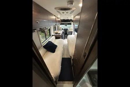 HEIDI's Winnebago boldt Class B