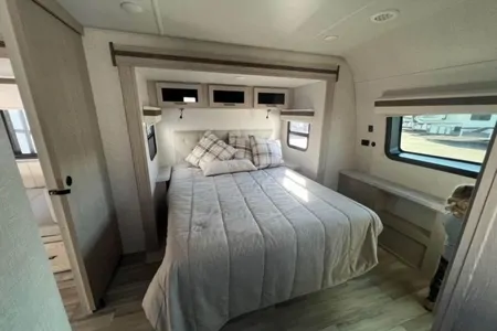 Tommy's Forest River Rockwood ultra light 2911BS Travel Trailer