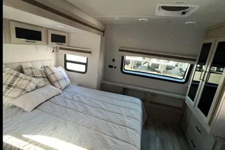 Tommy's Forest River Rockwood ultra light 2911BS Travel Trailer