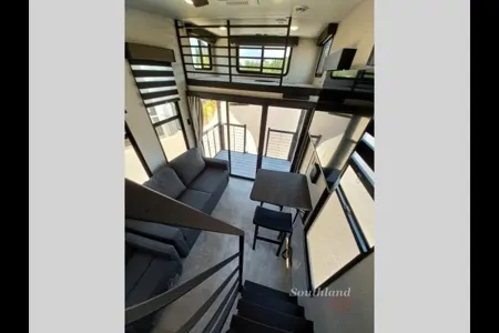 Ozarro's Timberwolf Mini Loft 16ML