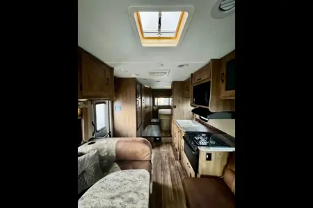 Coachy – Your Spring & Summer Escape (No Prep or Pet Fees)