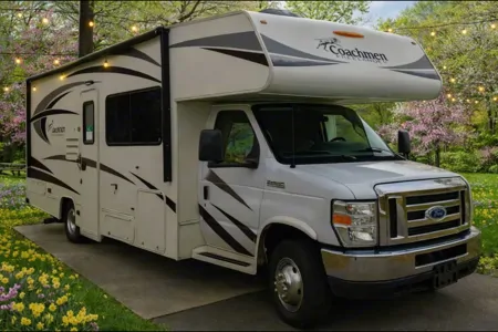 Coachy – Your Spring & Summer Escape (No Prep or Pet Fees)