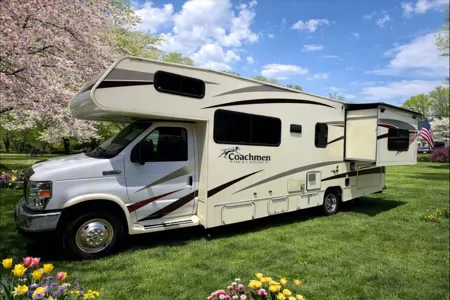 Coachy – Your Spring & Summer Escape (No Prep or Pet Fees)