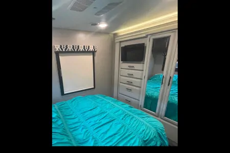 Bunk house  Entegra Coach Vision 29f Class A