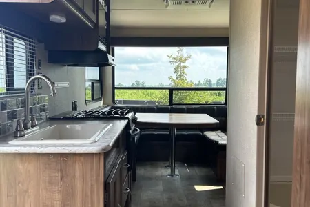 Gulf Stream Kingsport Travel Trailer – Sleeps 4 | Easy Tow | Great for Families