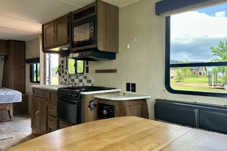 Gulf Stream Kingsport Travel Trailer – Sleeps 4 | Easy Tow | Great for Families