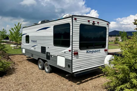 Gulf Stream Kingsport Travel Trailer – Sleeps 4 | Easy Tow | Great for Families