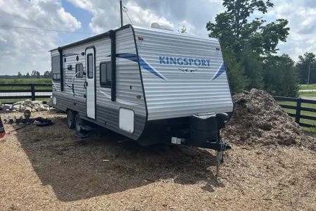 Gulf Stream Kingsport Travel Trailer – Sleeps 4 | Easy Tow | Great for Families