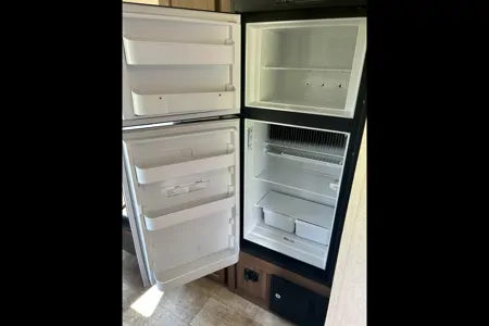 Gulf Stream Kingsport Travel Trailer – Sleeps 4 | Easy Tow | Great for Families