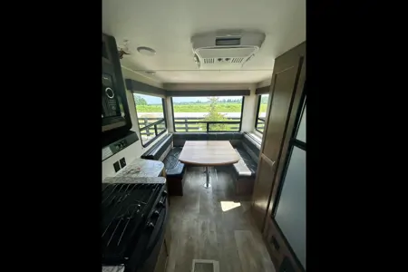 Gulf Stream Kingsport Travel Trailer – Sleeps 4 | Easy Tow | Great for Families