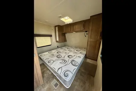 Gulf Stream Kingsport Travel Trailer – Sleeps 4 | Easy Tow | Great for Families