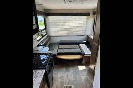 Gulf Stream Kingsport Travel Trailer – Sleeps 4 | Easy Tow | Great for Families