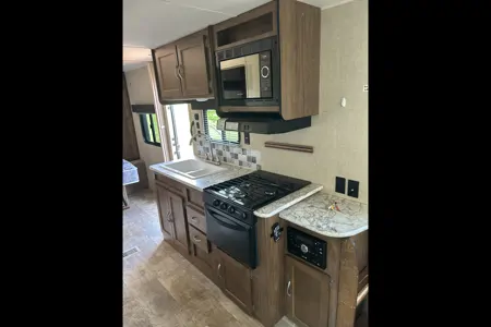 Gulf Stream Kingsport Travel Trailer – Sleeps 4 | Easy Tow | Great for Families