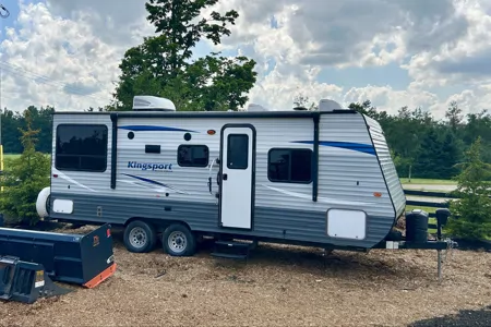 Gulf Stream Kingsport Travel Trailer – Sleeps 4 | Easy Tow | Great for Families