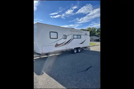 Family-Friendly Thor Wave 29BHS Travel Trailer – Comfort & Convenience on the Road!