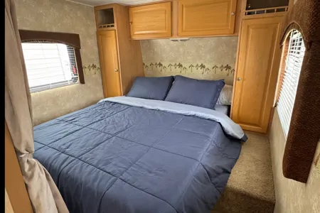 Family-Friendly Thor Wave 29BHS Travel Trailer – Comfort & Convenience on the Road!
