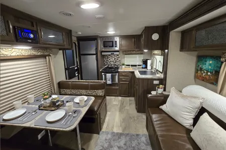Coachmen Apex Ultra-Lite / Power Inverter & Generator / Starlink Equipped!