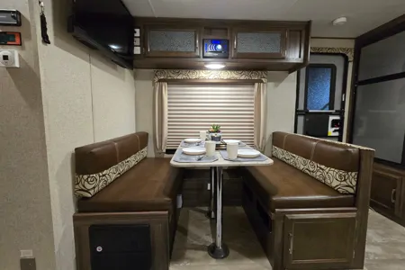 Coachmen Apex Ultra-Lite / Power Inverter & Generator / Starlink Equipped!