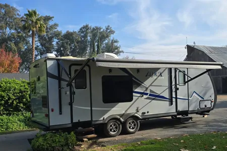 Coachmen Apex Ultra-Lite / Power Inverter & Generator / Starlink Equipped!
