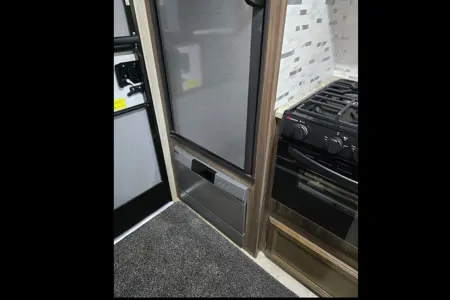 Coachmen Apex Ultra-Lite / Power Inverter / Dishwasher / Starlink Equipped!